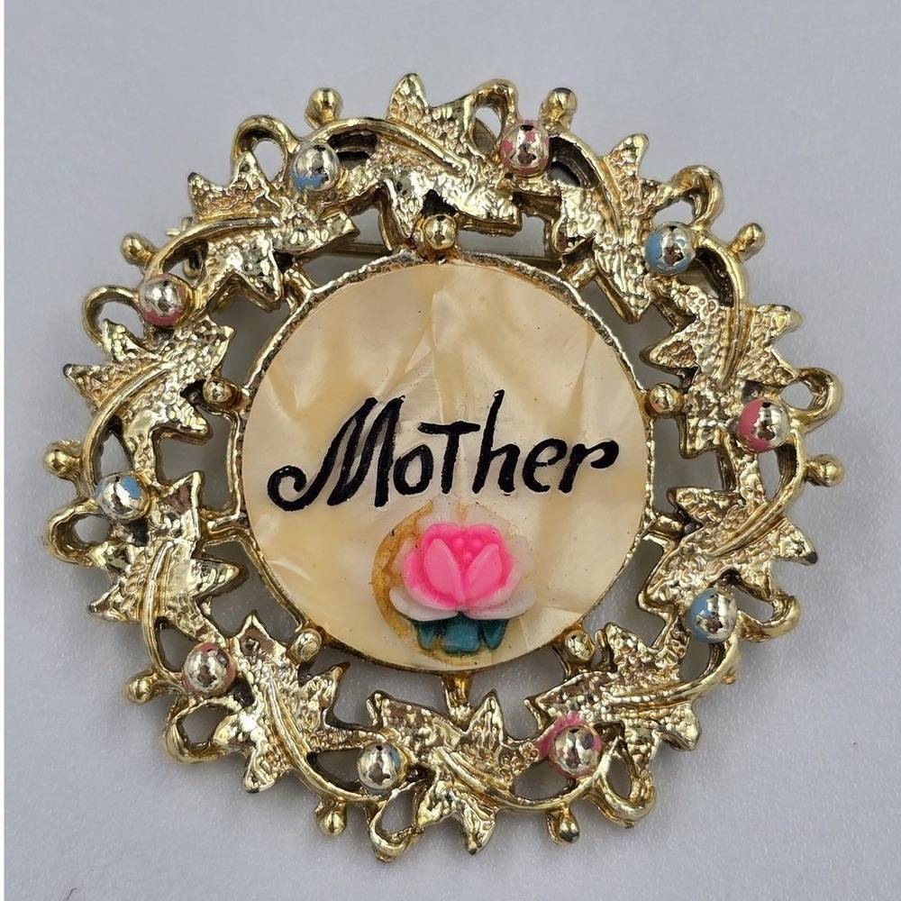 Vintage Mother Brooch Gold Tone Sweetheart Wreath Sentimental Pin